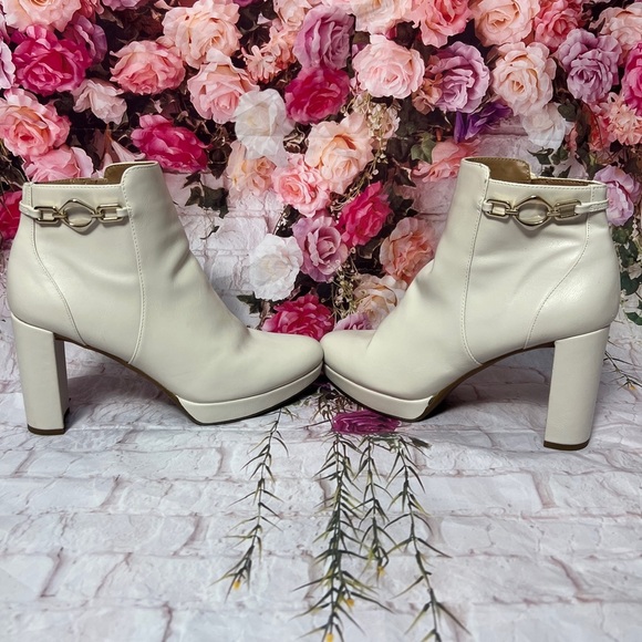 Naturalizer Berri Off White Ankle Boots size 10w - Picture 2 of 11